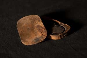 Glasses in original case ? UEA