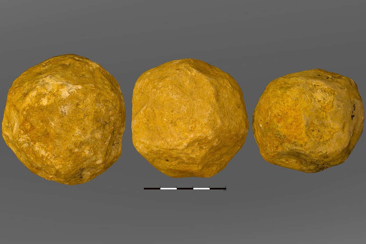 The limestone spheroids of 'Ubeidiya