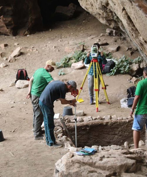 Early humans took northern route to Australia, cave find suggests