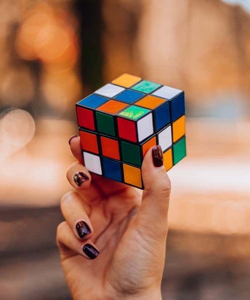 Quantum Rubik’s cube has infinite patterns but is still solvable