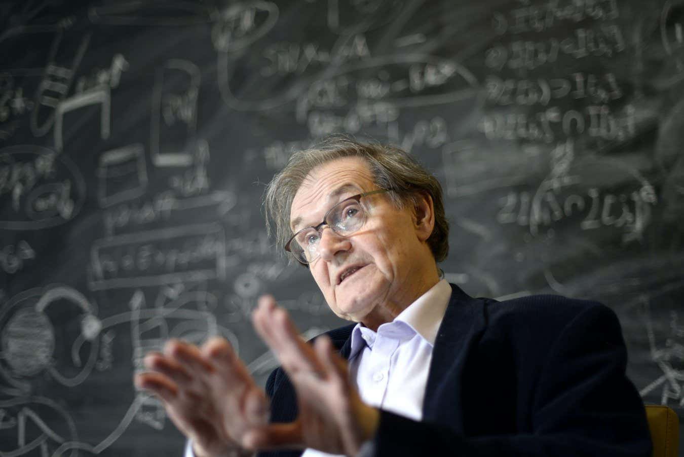 2X1H226 Klosterneuburg - Sir Roger Penrose during interview with Austria Presse Agentur at Institute of Science and Technology (IST) Austria on 21st May 2015. Sir Roger Penrose OM FRS is an English mathematical physicist, mathematician and philosopher of science. He is the Emeritus Rouse Ball Professor of Mathematics at the Mathematical Institute of the University of Oxford, as well as an Emeritus Fellow of Wadham College. - 20150521_PD11744 - Rechteinfo: Rights Managed (RM)