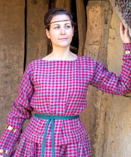 Ancient checked dress may be Europe’s oldest two-colour garment