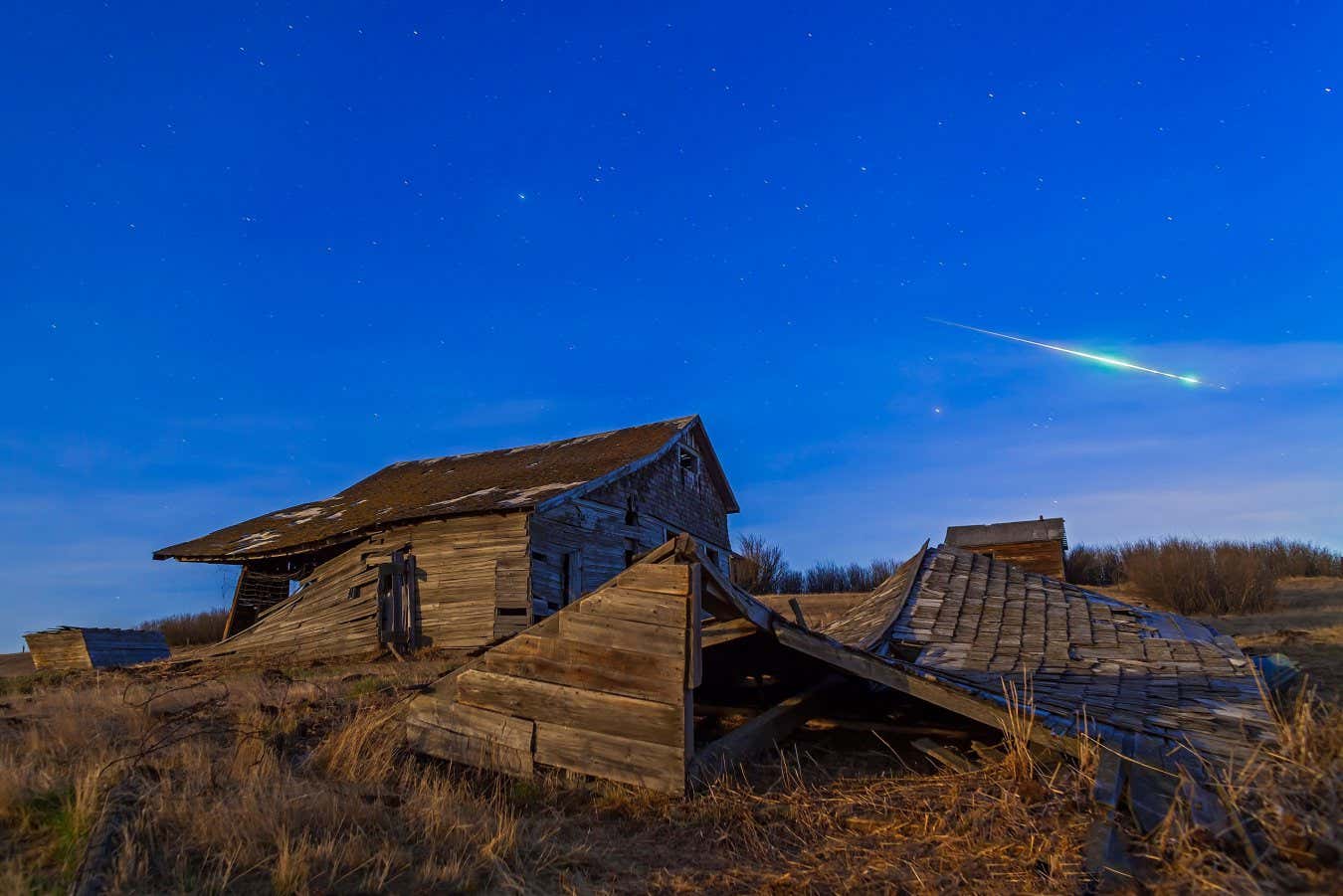 DNDTWK April 25, 2013 - A bright bolide meteor breaking up as it enters the atmosphere under the light of a full moon.