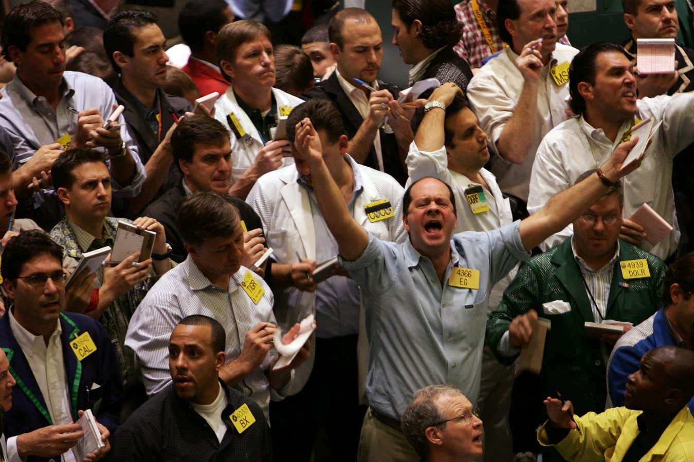 NEW YORK - NOVEMBER 09: Traders work the floor of the New York Mercantile Exchange November 9, 2005 in New York City. Following a report that inventories of crude and gasoline grew in the last week, oil prices dropped Wednesday. (Photo by Spencer Platt/Getty Images)