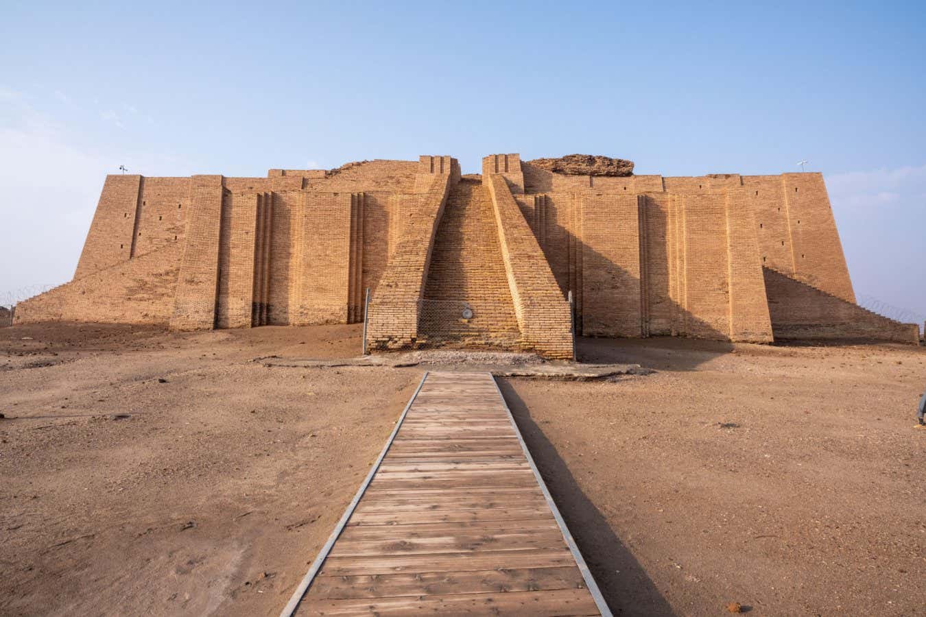 2X417AE ziggurat of ur in iraq