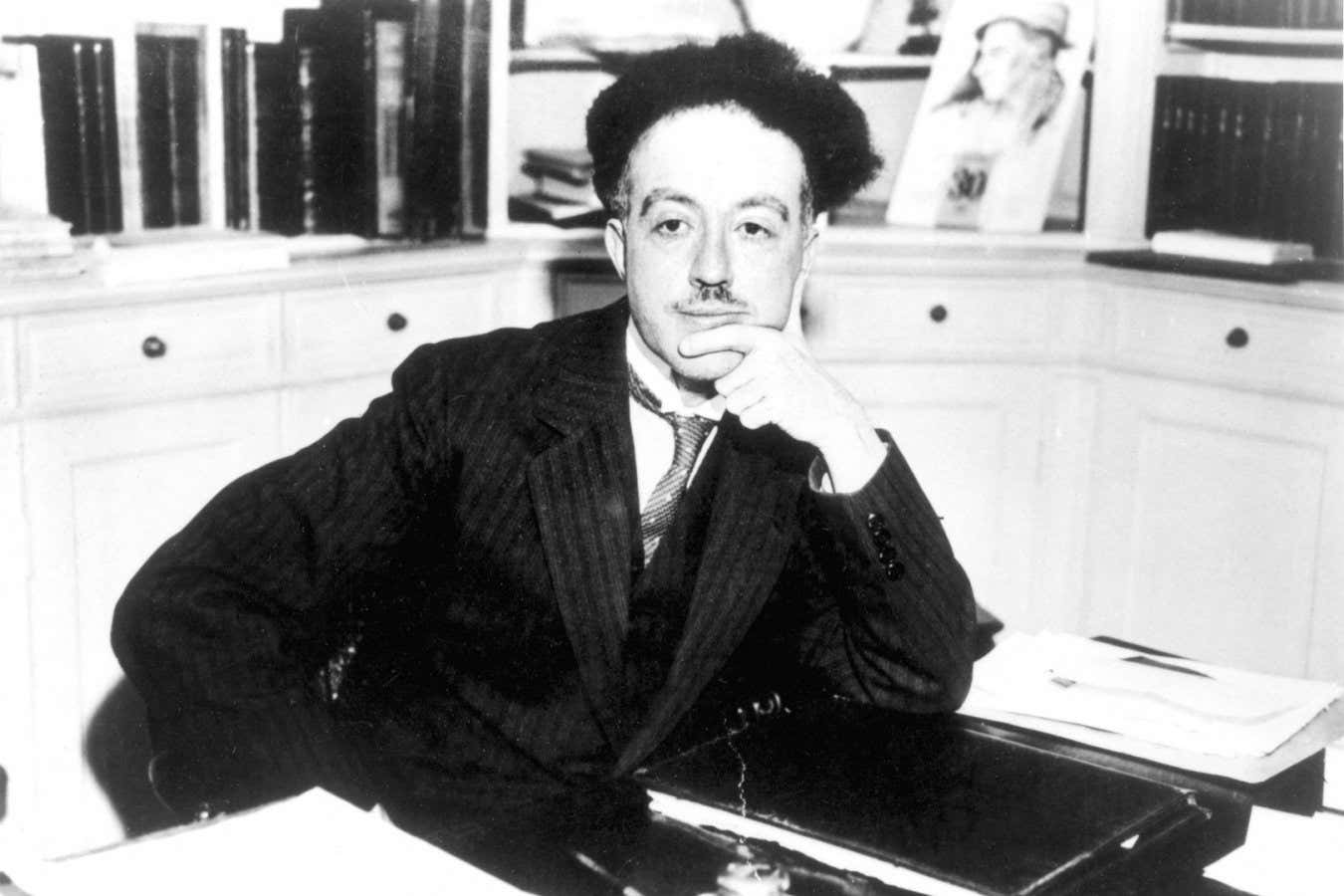 FFA5EE LOUIS VICTOR de BROGLIE /n(1892-1987). French physicist.