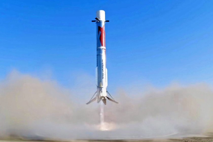 first stage of the Zhuque-3 Y2 rocket making its land-based recovery
